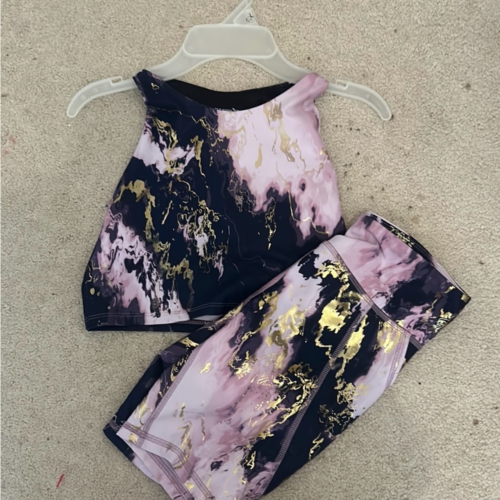 Old Navy, girls 10/12 Sportswear set, barely worn. Built in bra in the top.